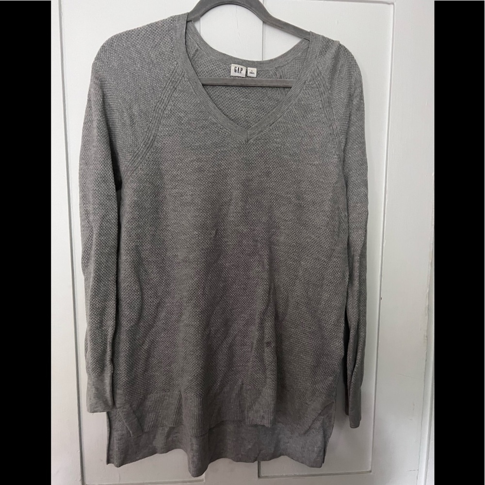 Gap v neck sweater